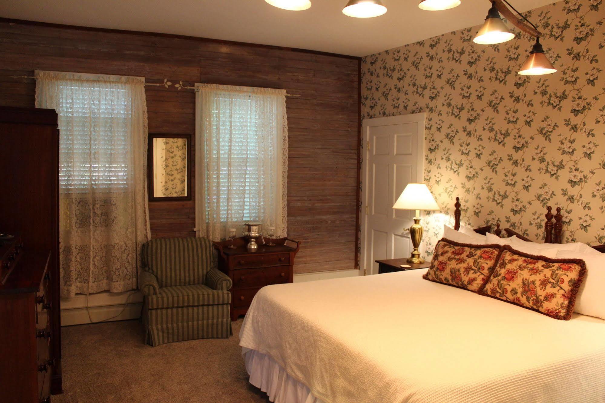 Heart Of The Village Bed & Breakfast In Shelburne Vt Εξωτερικό φωτογραφία